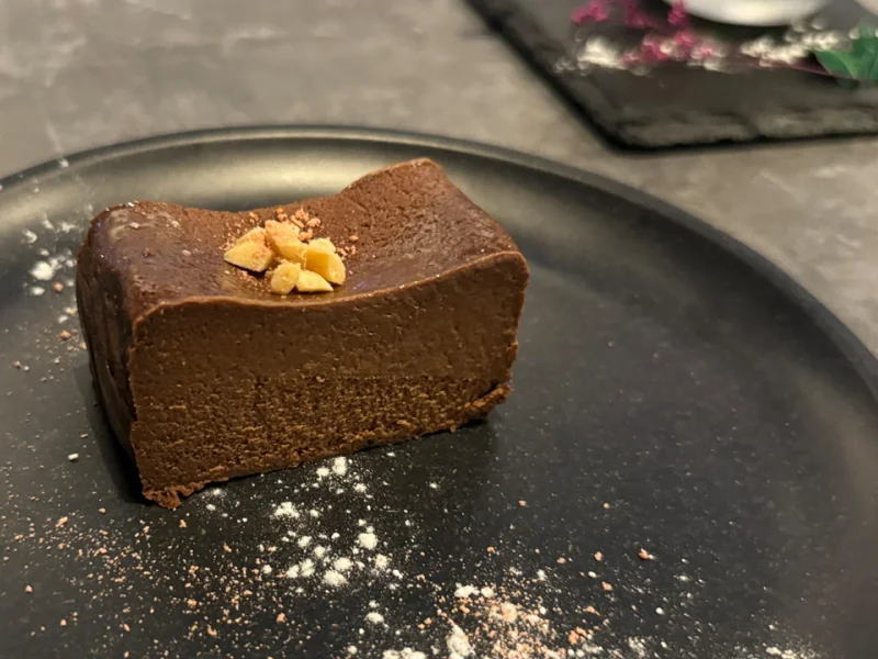 A stylish cafe & bar near Nagai Station in Sumiyoshi-ku, Osaka | IRONI