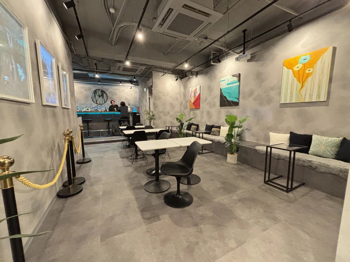 A stylish cafe & bar near Nagai Station in Sumiyoshi-ku, Osaka | IRONI