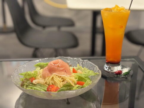 Osaka Café & Bar Near Nagai Park — IRONI (A Stylish, Art-Museum-Like Café)